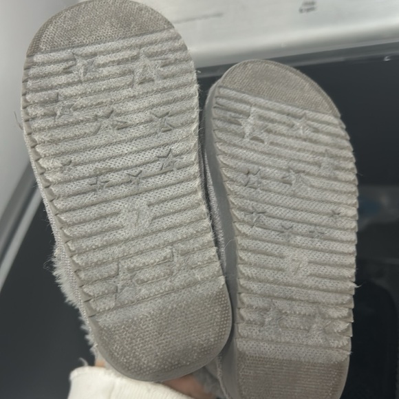 Toddler girl size 7 snow boots faux fur silver butterfly Ugg like grey winter - Picture 4 of 5